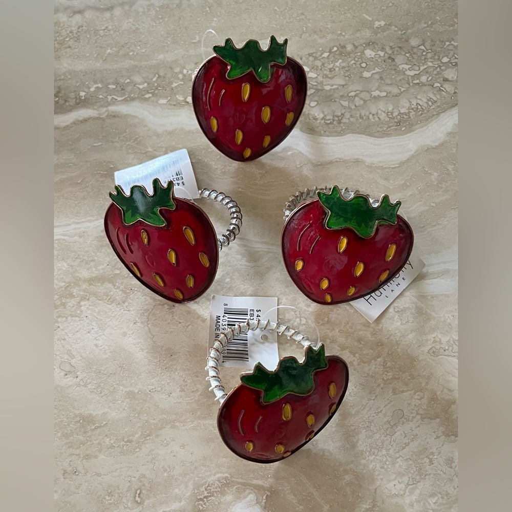 *SOLD* NWT Vintage Enamel Metal Strawberry Napkin Ring Holders, set of 4
